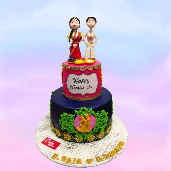 Traditional Couple Wedding Cake